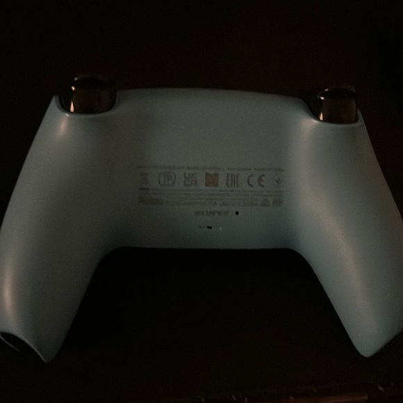 Selling PS5 controller no box but used once.